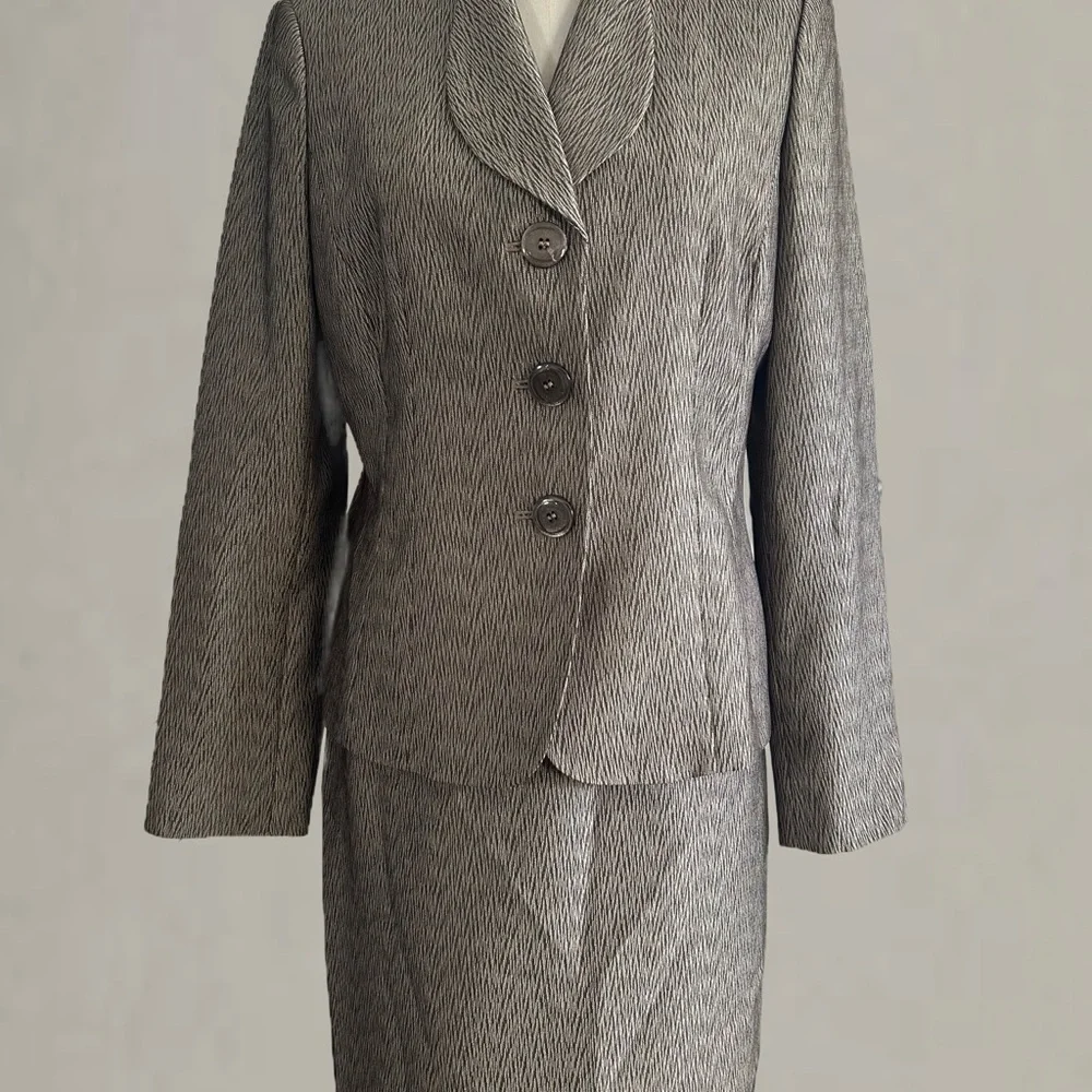 Gray Textured Blazer and Skirt Set - Picture 6 of 7